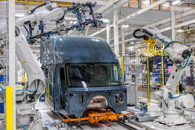 Volvo VNL begins series production
