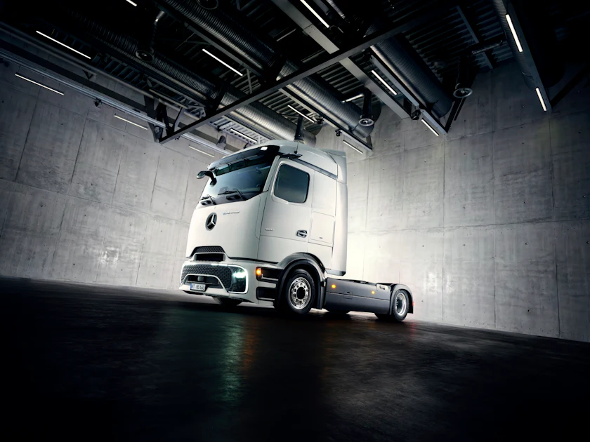 Mercedes-Benz eActros Lowliner expands EV truck range